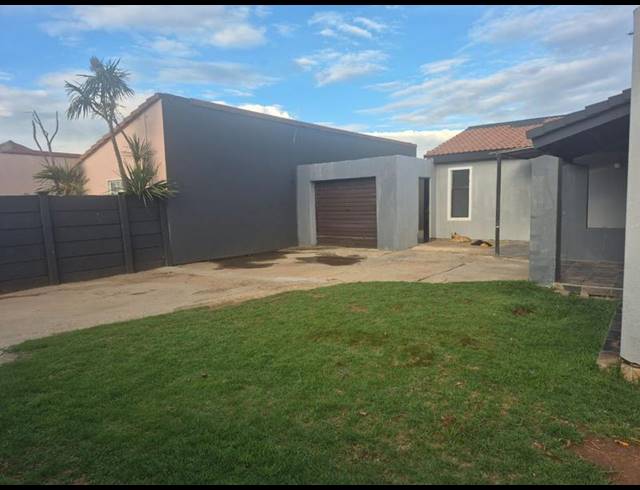 3 BEDROOM HOUSE FOR SALE IN ENNERDALE EXT 3
